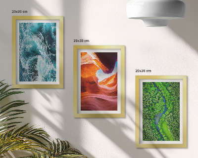 Gallery wall Stromend water in een canyon en een groen bos.