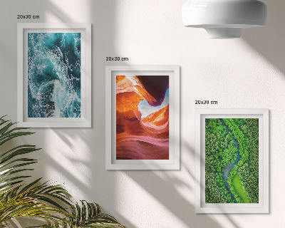 Gallery wall Stromend water in een canyon en een groen bos.