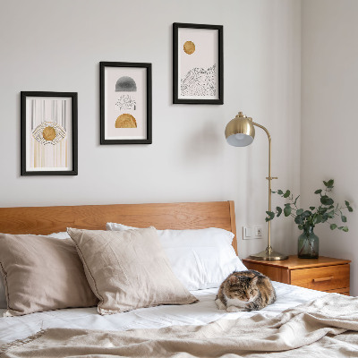 Set van ingelijste schilderijen Abstracte vormen en lijnen in beige en grijze tinten.