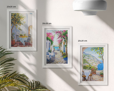 Gallery wall Sfeervolle straatjes met bloeiende planten en uitzicht op zee.