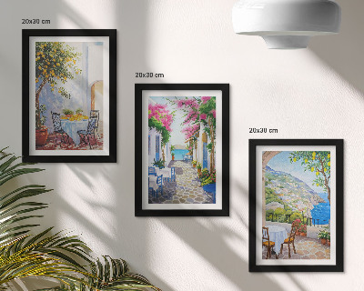 Gallery wall Sfeervolle straatjes met bloeiende planten en uitzicht op zee.