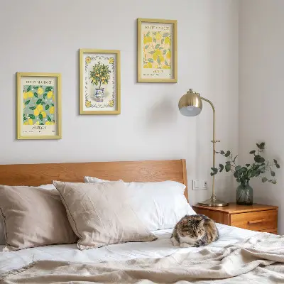 Gallery wall met Italiaanse posters van citrusbomen en fruit