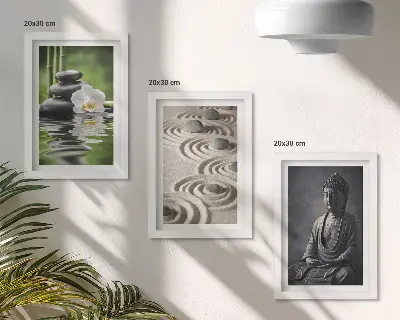 Gallery wall met rustgevend uitzicht op een Boeddha, stenen op het strand en bamboe