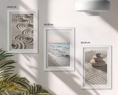 Gallery wall Rustige golven van zand en water met stenen op het strand.