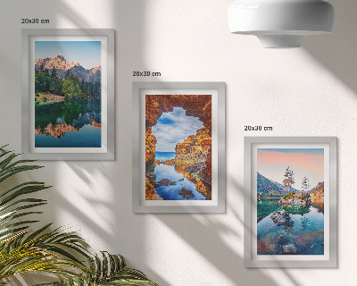 Gallery wall Bergmeren met weerspiegelingen in het water en de rotsen.