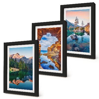 Gallery wall Bergmeren met weerspiegelingen in het water en de rotsen.