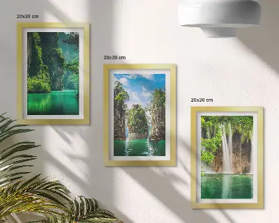 Set ingelijste schilderijen met groene landschappen van watervallen en rotsen