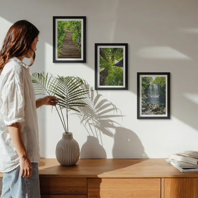 Gallery wall Bospad met waterval en groene vegetatie