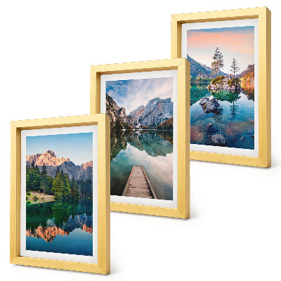 Gallery wall Bergmeren met weerspiegelingen in het water en het bos.