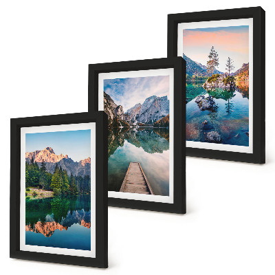 Gallery wall Bergmeren met weerspiegelingen in het water en het bos.