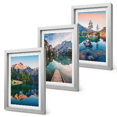 Gallery wall Bergmeren met weerspiegelingen in het water en het bos.