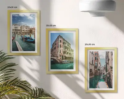 Set van ingelijste schilderijen met uitzichten op Venetië, kanalen en stedelijke architectuur