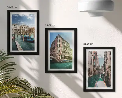 Set van ingelijste schilderijen met uitzichten op Venetië, kanalen en stedelijke architectuur