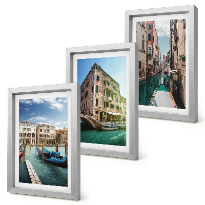 Set van ingelijste schilderijen Uitzichten op Venetië met kanalen en stedelijke architectuur.