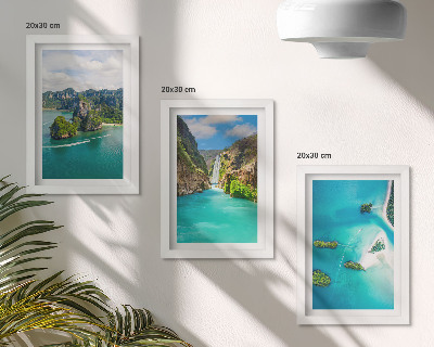 Set van ingelijste schilderijen Tropische landschappen met eilanden en turquoise water.