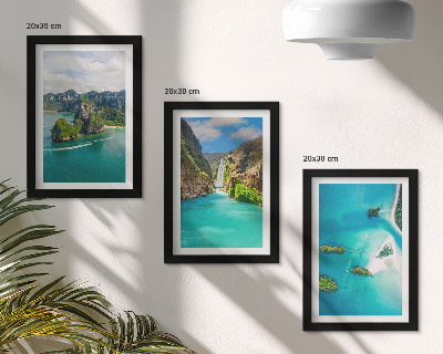 Set van ingelijste schilderijen Tropische landschappen met eilanden en turquoise water.