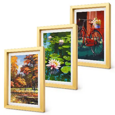 Set ingelijste schilderijen herfstkleuren met een vijver met waterlelies en een fiets op het terras