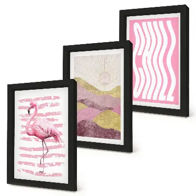 Gallery wall met roze flamingo's, pastel berglandschap en chill-letters