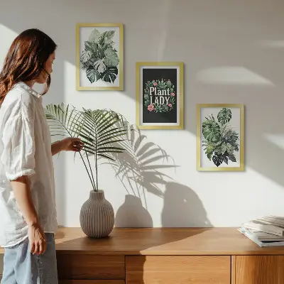 Set van ingelijste schilderijen tropische planten met de tekst Plant Lady in het groen