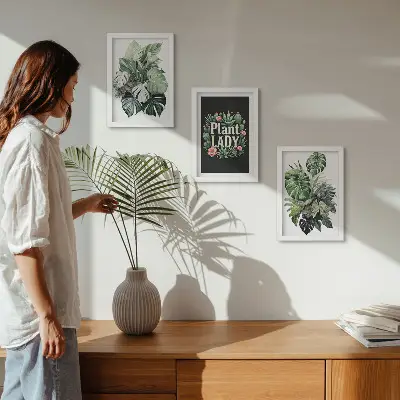 Set van ingelijste schilderijen tropische planten met de tekst Plant Lady in het groen