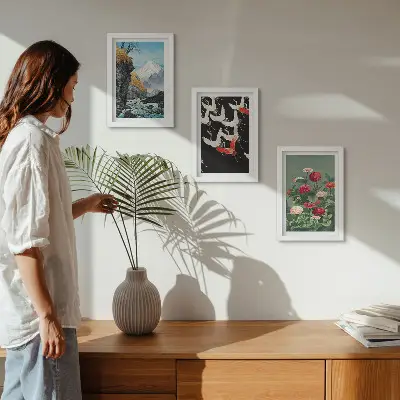 Set van ingelijste schilderijen met bergen, waterval, vliegende vogels en kleurrijke bloemen