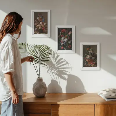 Gallery wall bloemen in vazen en vintage planten set met diverse vintage plantenarrangementen