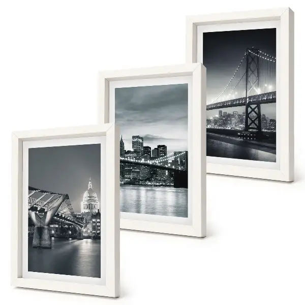 Gallery wall met bruggen en stadsarchitectuur in grijstinten