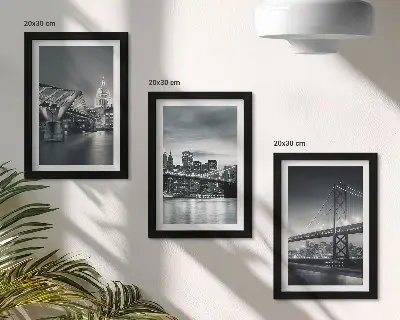 Gallery wall met bruggen en stadsarchitectuur in grijstinten