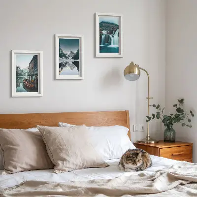 Gallery wall met berglandschappen, een waterval en een meer
