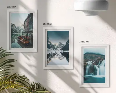 Gallery wall met berglandschappen, een waterval en een meer