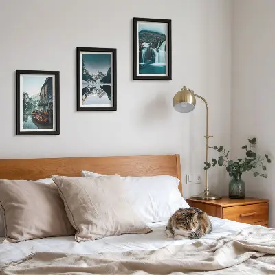 Gallery wall met berglandschappen, een waterval en een meer