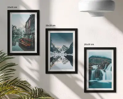 Gallery wall met berglandschappen, een waterval en een meer