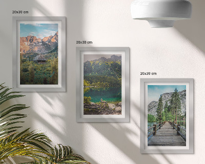 Gallery wall Berglandschap met een meer en een houten steiger.