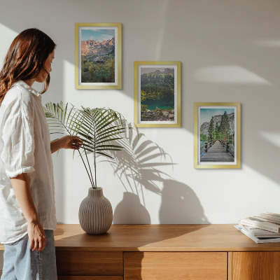 Gallery wall Berglandschap met een meer en een houten steiger.