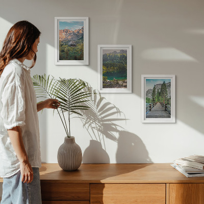 Gallery wall Berglandschap met een meer en een houten steiger.
