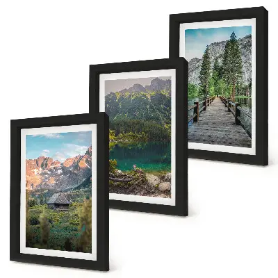 Gallery wall met een berglanschap met een meer en een houten steiger