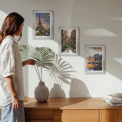 Gallery wall De Eiffeltoren, de grachten van Venetië en de straten van Amsterdam.