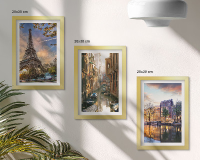 Gallery wall De Eiffeltoren, de grachten van Venetië en de straten van Amsterdam.