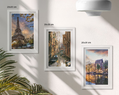 Gallery wall De Eiffeltoren, de grachten van Venetië en de straten van Amsterdam.