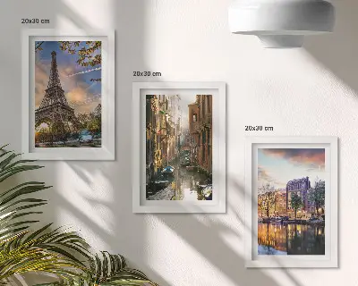 Gallery wall met de Eiffeltoren, de grachten van Venetië en de straten van Amsterdam