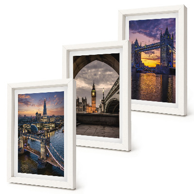 Gallery wall Uitzicht op de stad met bruggen en klokkentorens.