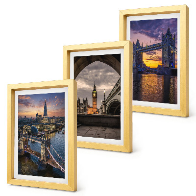 Gallery wall Uitzicht op de stad met bruggen en klokkentorens.