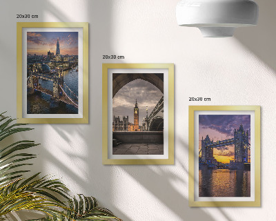 Gallery wall Uitzicht op de stad met bruggen en klokkentorens.
