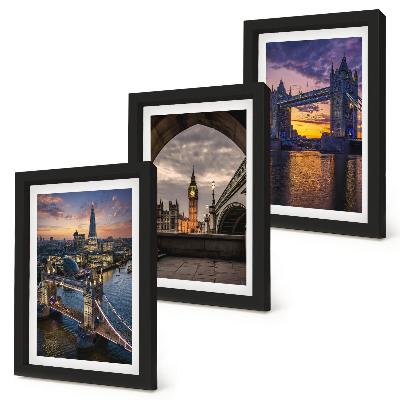 Gallery wall Uitzicht op de stad met bruggen en klokkentorens.