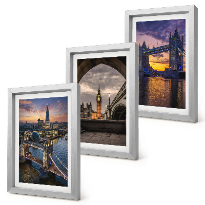 Gallery wall Uitzicht op de stad met bruggen en klokkentorens.