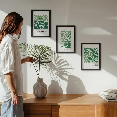 Set ingelijste schilderijen met een verzameling groene bladeren en planten in verschillende vormen