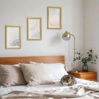 Set ingelijste schilderijen met abstracte golven in pastelkleuren op karton