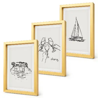 Gallery wall uitzicht op het huis aan het water met zeilboot en proostende glazen