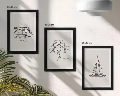 Gallery wall uitzicht op het huis aan het water met zeilboot en proostende glazen