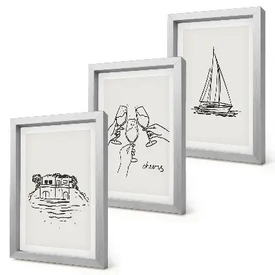 Gallery wall uitzicht op het huis aan het water met zeilboot en proostende glazen